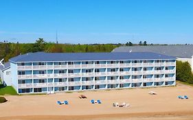 Grand Mackinaw Beachfront And Waterpark