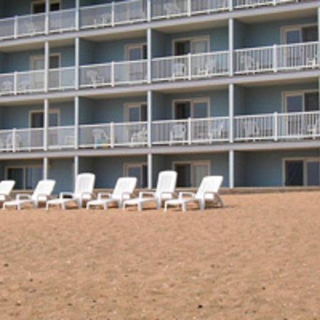 Grand Mackinaw Beachfront And Waterpark Mackinaw City Exterior photo