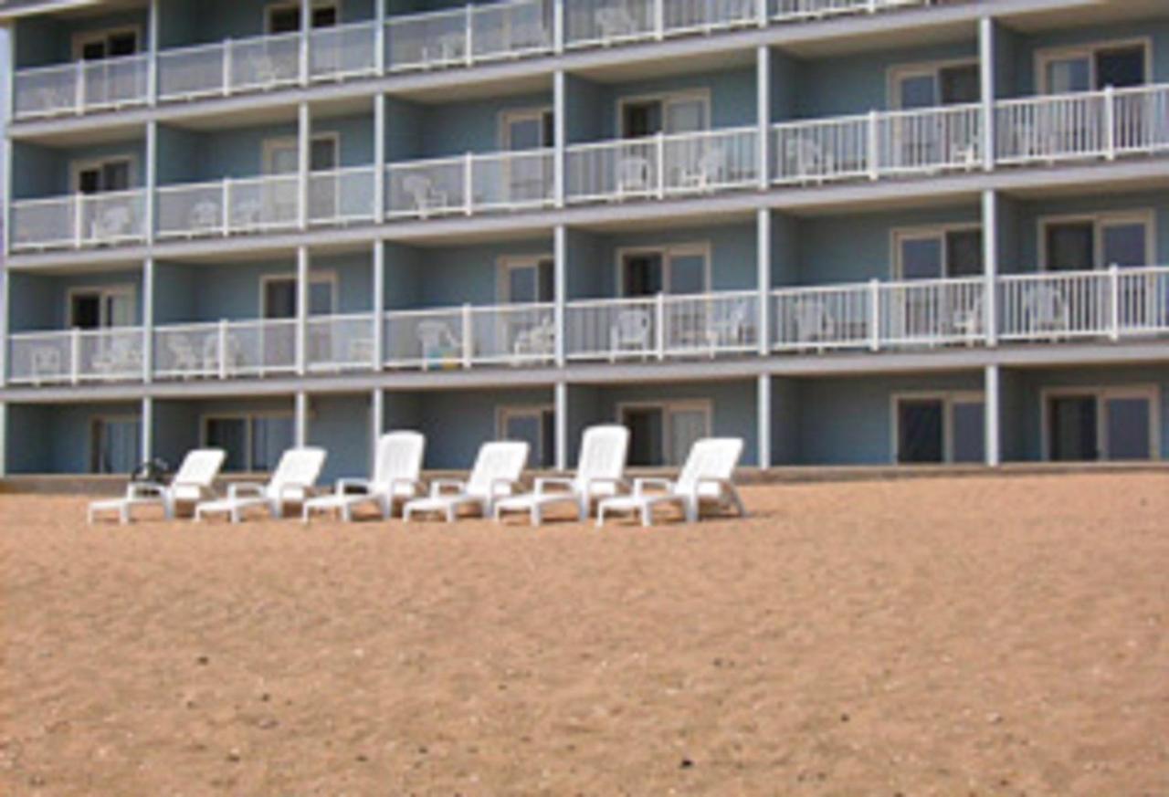 Grand Mackinaw Beachfront And Waterpark Mackinaw City Exterior photo